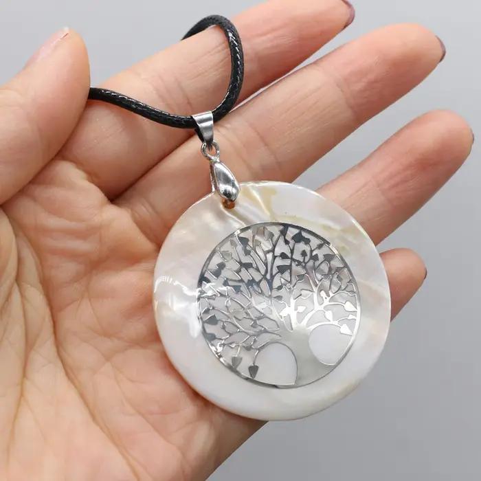 Collier en coquillage naturel avec pendentif goutte d'eau en cuir pour femmes élégantes romantique cadeau occasion spéciale