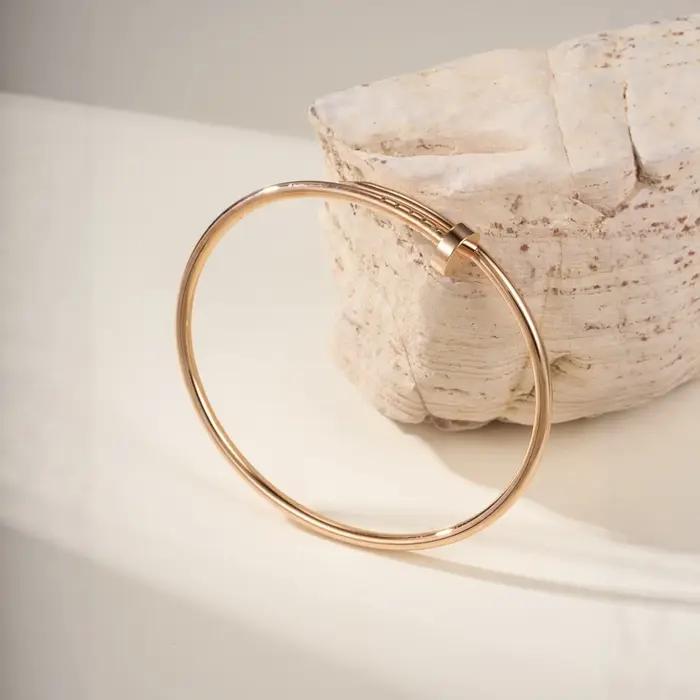 Bracelet ouvert ajustable en or rose pour femme