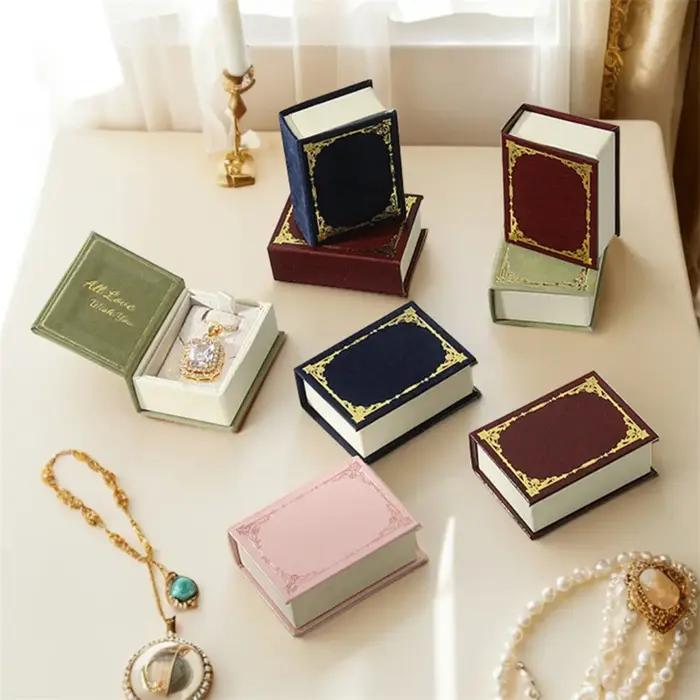 Boîte de rangement et d'affichage de bijoux en forme de livre avec couvercle rabattable pour rangement et affichage de bague, boucles d'oreilles, collier et pendentif occasions spéciales voyage élégant