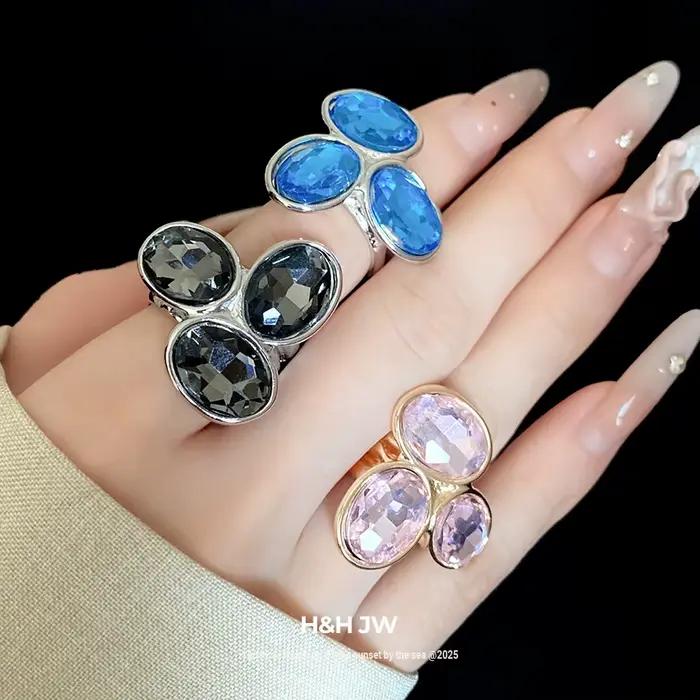 Bague ovale réglable incrustée de cristaux rétro