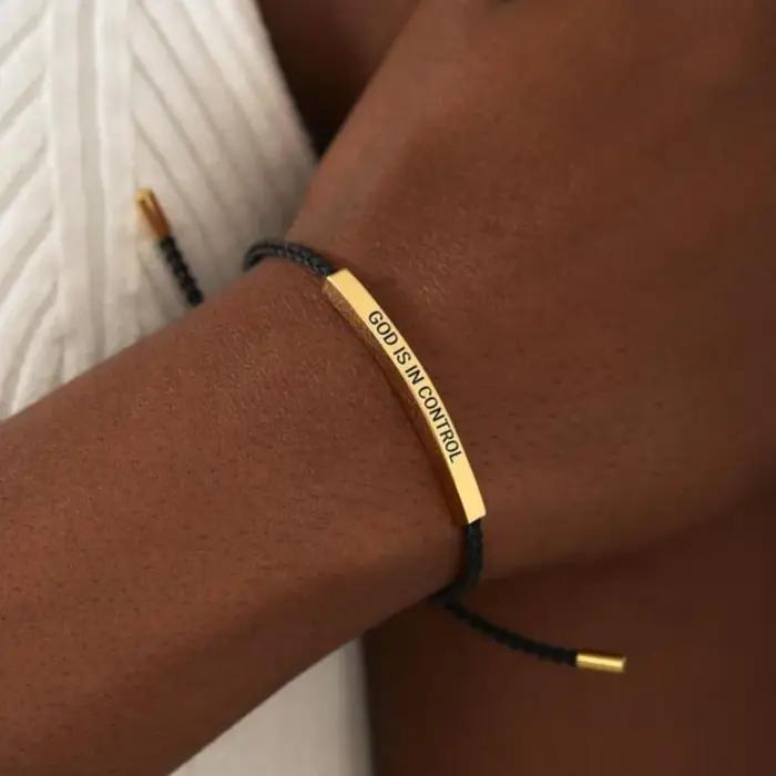 Bracelet d'inspiration élégant «il est dans le contrôle»