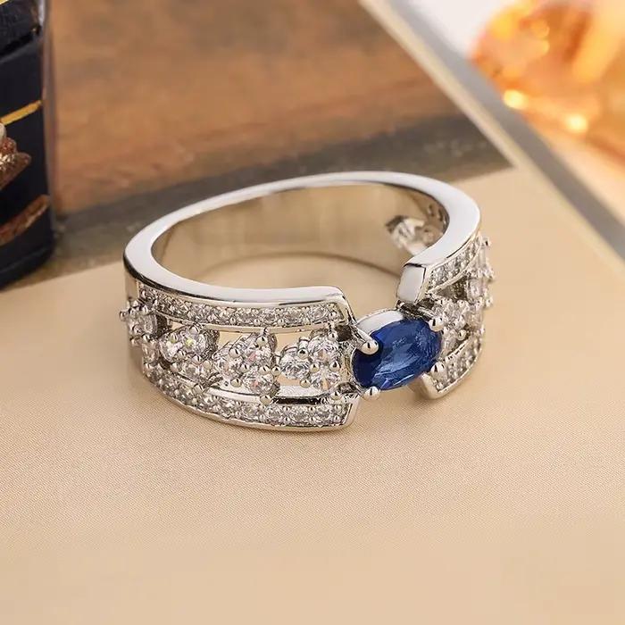 Haute qualité grande pierre bleue diamant bague