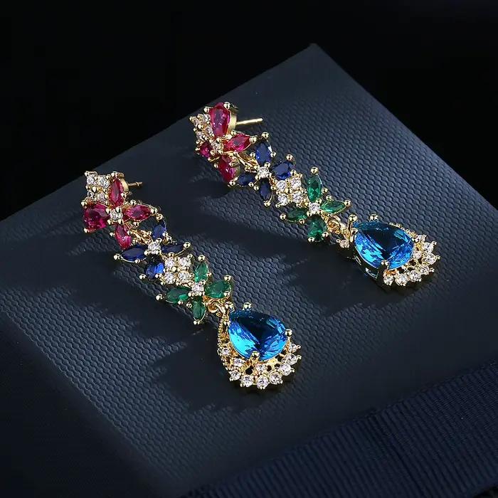 Boucles d'oreilles rétro en zircon de couleur argent 925, nouveau design tendance, sens, tempérament haut de gamme, boucles d'oreilles de palais, bijoux de fête pour femmes, cadeau