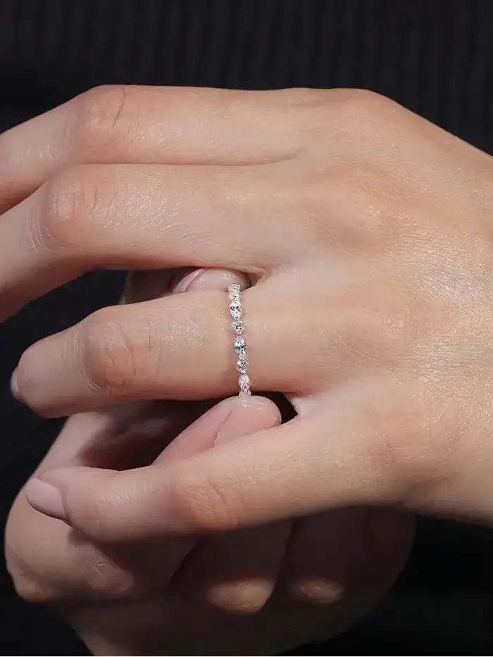 Bague en argent sterling 925 sertie de moissanite véritable pour femmes, élégante et sophistiquée, idéale pour le mariage et les occasions spéciales