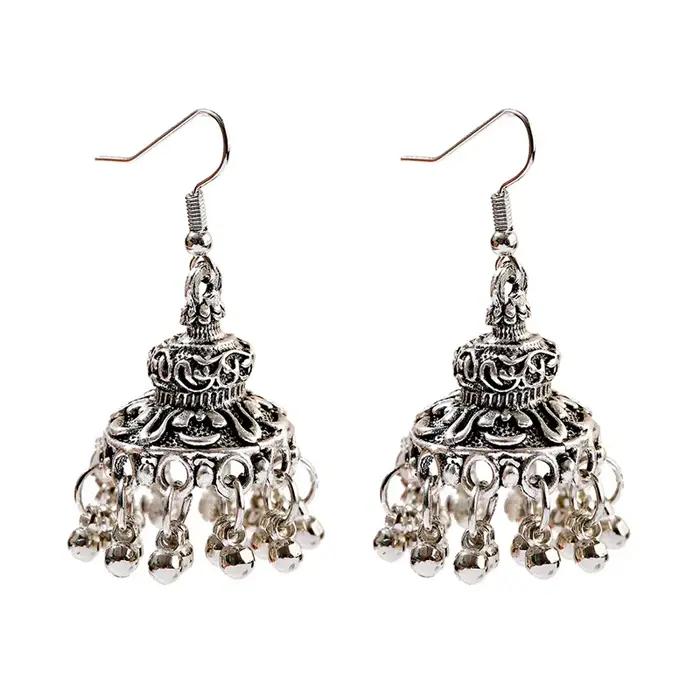 Boucles d'oreilles tibétaines vintage couleur argent avec cloches et motifs floraux pour femmes occasions spéciales bohèmes