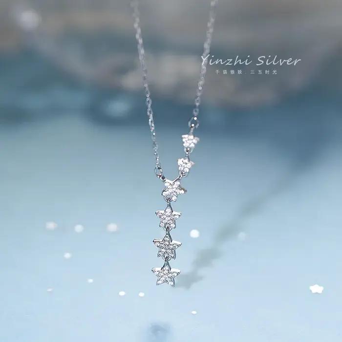 Collier étoile avec pendentif pompon en argent 2021