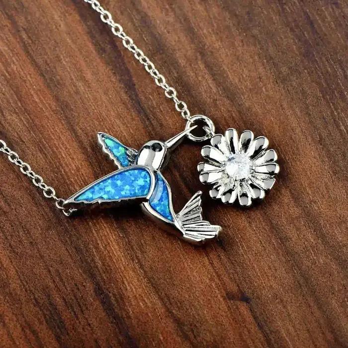 Collier avec pendentif colibri et marguerite pour femmes