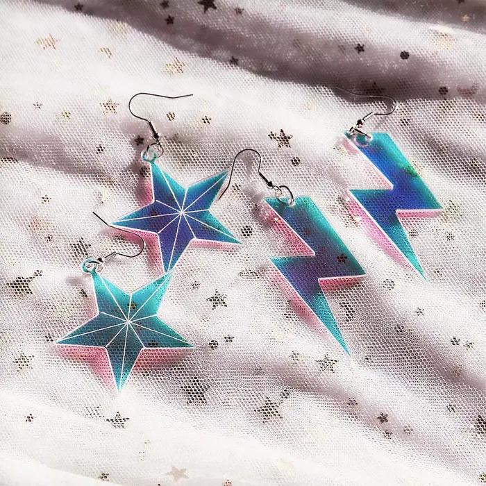 Boucles d'oreilles en acrylique étoile et pluie irisées pour femmes, design géométrique laser-cut, bijoux de déclaration pour soirée, mariage, banquets et vie quotidienne