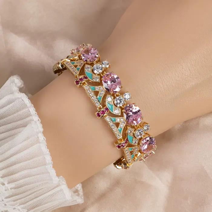 Bracelet à fermoir géométrique en zircon rose pour femme accessoire de mode chic et moderne polyvalent pour diverses occasions et styles