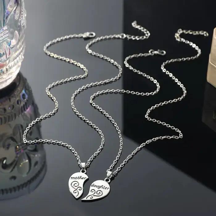 Collier plaqué argent antique pour femme et enfant bijou de famille style classique élégance et sophistication soirée événement familial