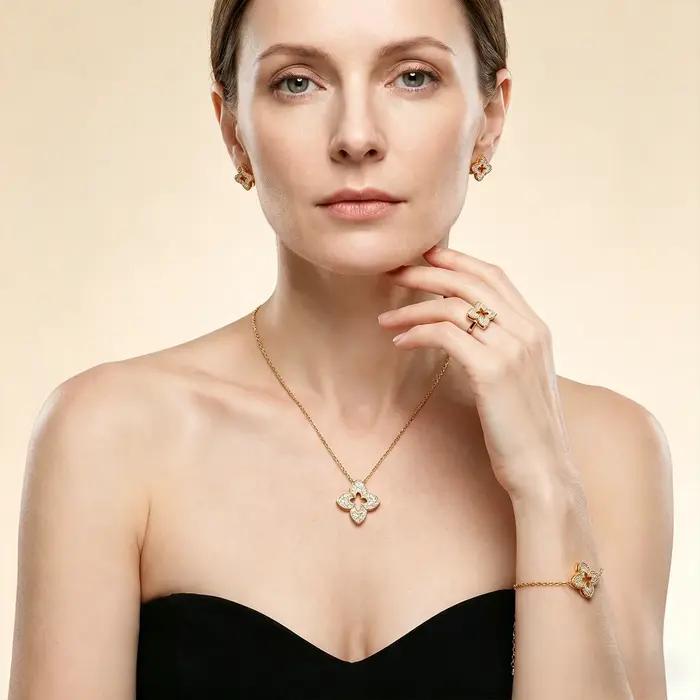 Ensemble de bijoux de luxe 4 pièces en forme de trèfle avec zirconiums cubiques - Collier