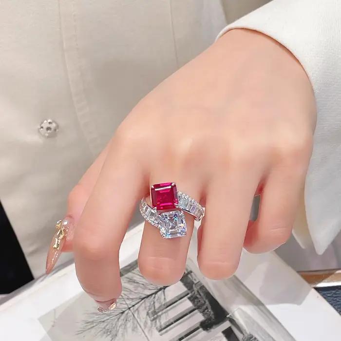 Collier pendentif luxueux en corindon rouge pour femme - Un ensemble de bijoux en rubis synthétiques cultivés pour une soirée élégante