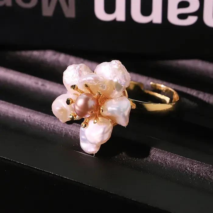 Bague baroque en perles d'eau douce naturelles