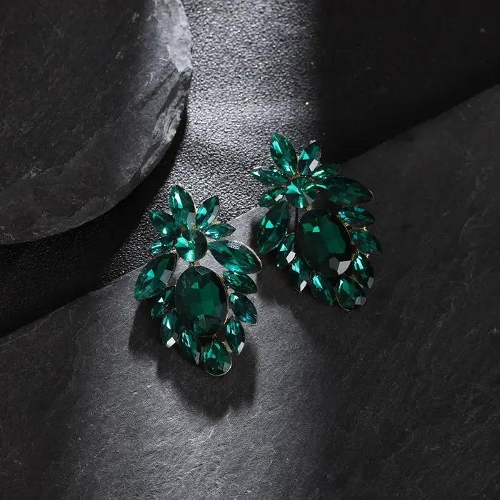Boucles d'oreilles longues et élégantes en forme de goutte d'eau pour femmes