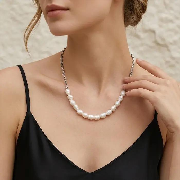Collier ras du cou E.B.belle en perles baroques