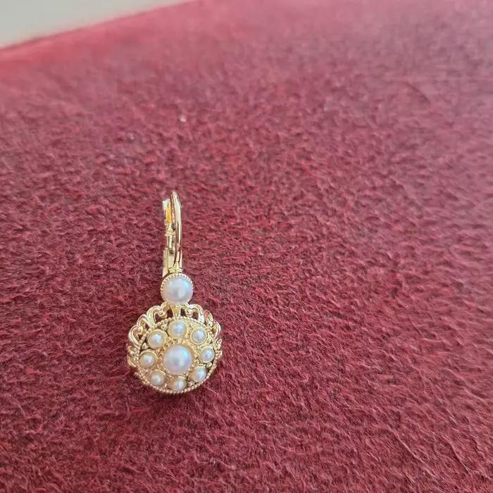 Boucles d'oreilles pendantes vintage élégantes incrustées de perles d'imitation dorées pour femme, accessoires de bijoux charmants pour mariage et anniversaire