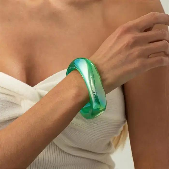 Bracelet géométrique en résine avec design tourbillon nacré coloré pour femmes, élégant et confortable pour toutes les occasions spéciales