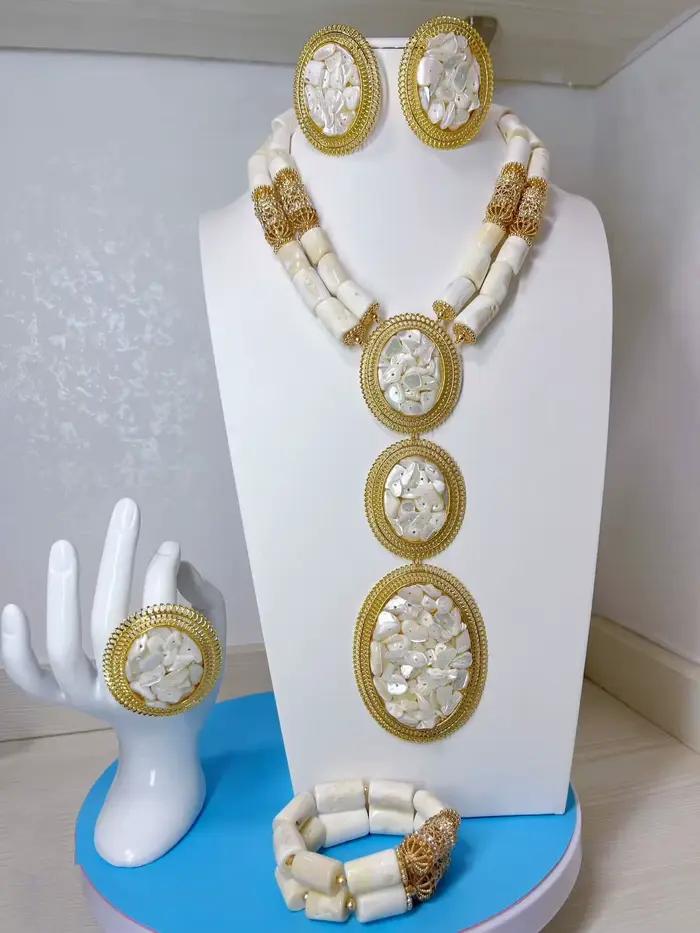 Ensemble de bijoux traditionnels africains en perles de corail pour mariage nigérian