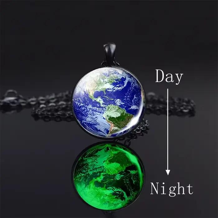 Collier planète galAct phosphorescente avec pendentif en verre