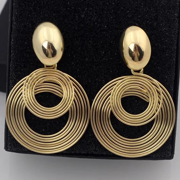 Grandes boucles d'oreilles rondes tendance pour femmes