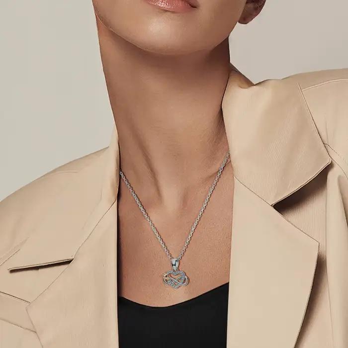 Boucles d'oreilles, collier
