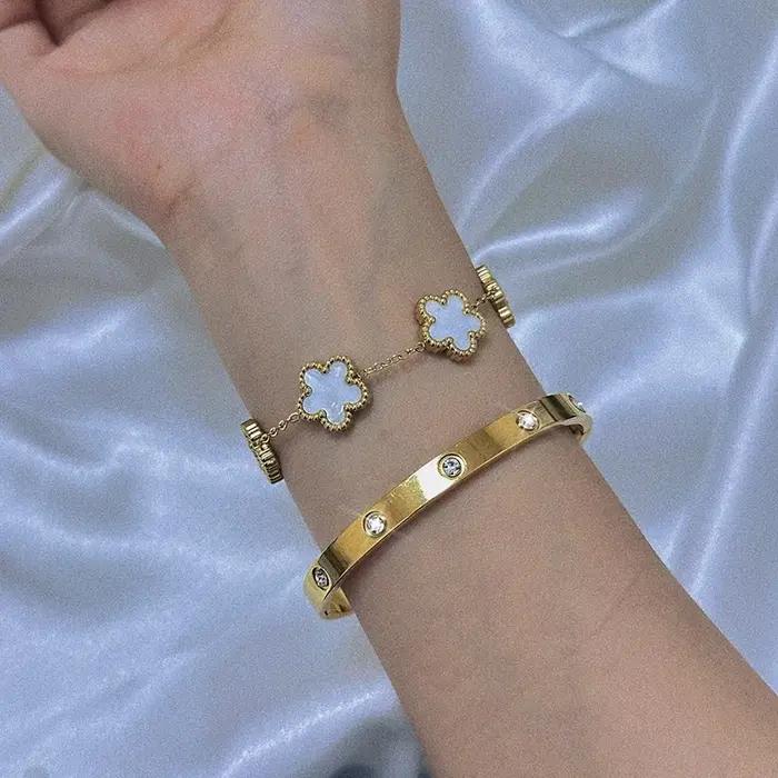 Bracelet empilable Trèfle d'amour pour femmes et adolescentes, en acier inoxydable plaqué or 18 cara