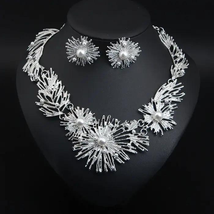 Ensemble de colliers et boucles d'oreilles en perle simulée et acier inoxydable pour femmes occasions spéciales