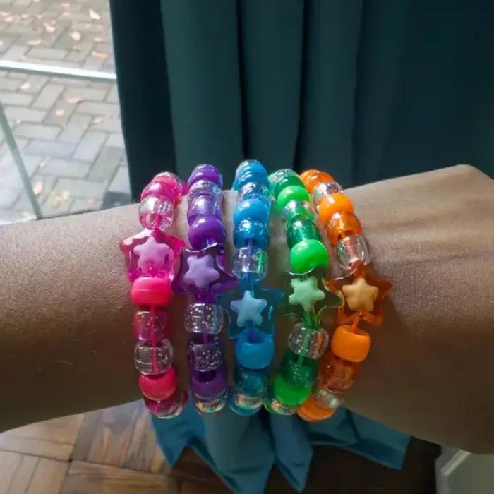 Bracelet à paillettes Kandi étoile arc-en-ciel Y2K fait à la main pour femmes et hommes occasions spéciales et décoration de fête