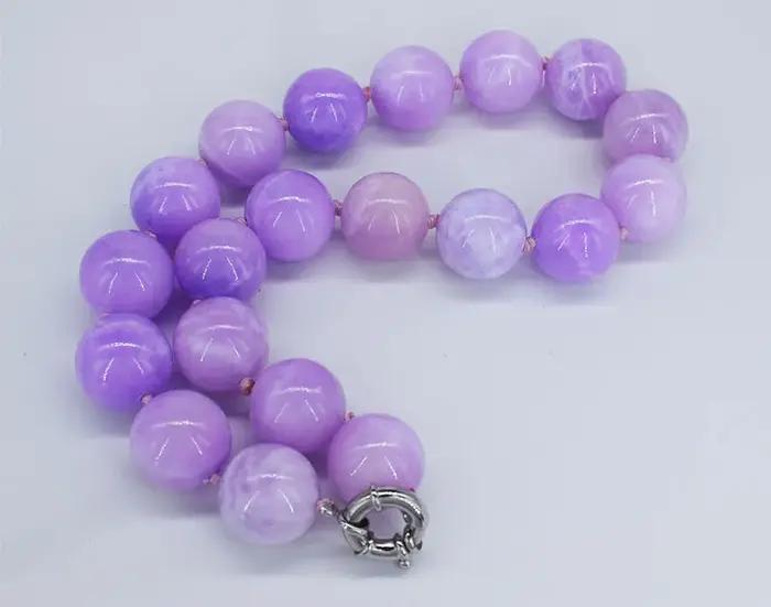 Ouah! Collier de perles rondes en jade violet naturel
