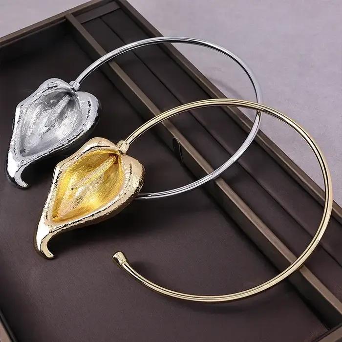 Collier Fleur de Palmier Rouge Exagérée Automne Hiver Luxe Minimaliste Sensation Haut de Gamme Bijou