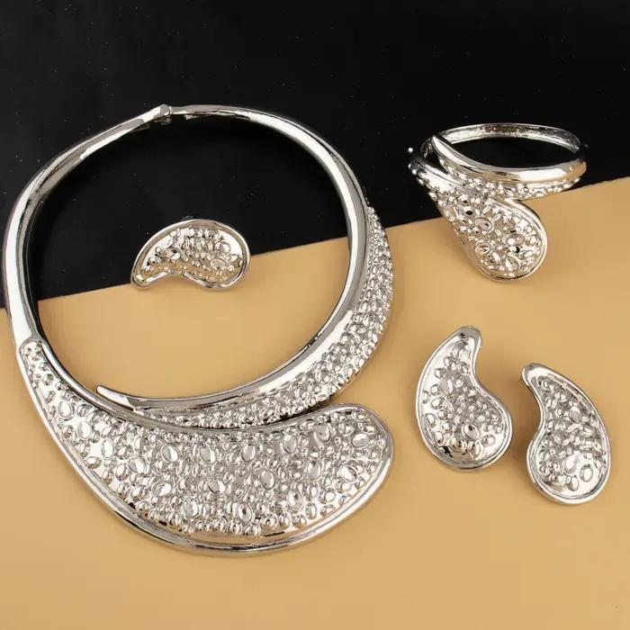 Ensemble de bijoux italiens plaqués or
