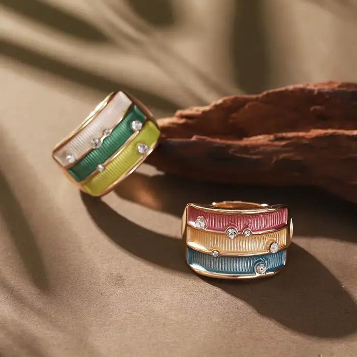 Bague géométrique rétro réglable en alliage de zinc avec strass blanc ou kaki pour femmes occasions spéciales et quotidiennes