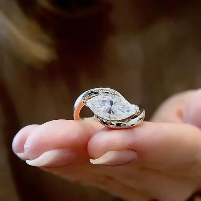 Bague de fiançailles en Moissanite taille Marquise avec céramique