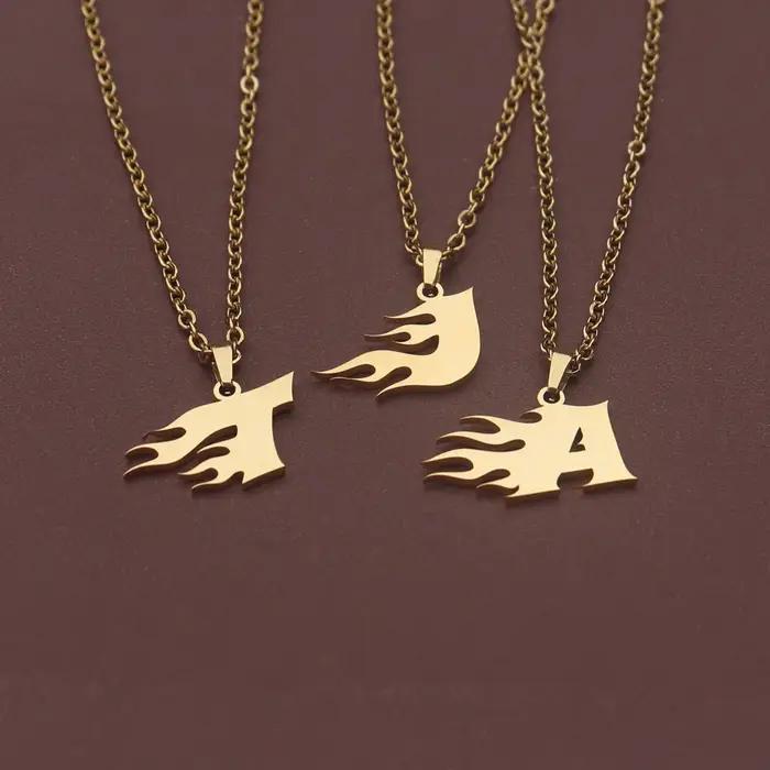 Collier avec pendentif lettre de feu pour femme
