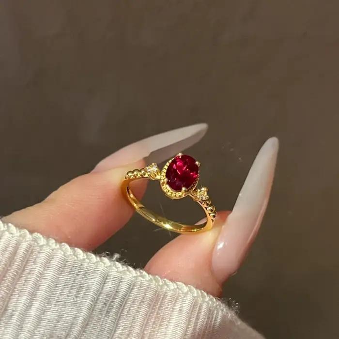 Bagues ovales en rubis pour femmes