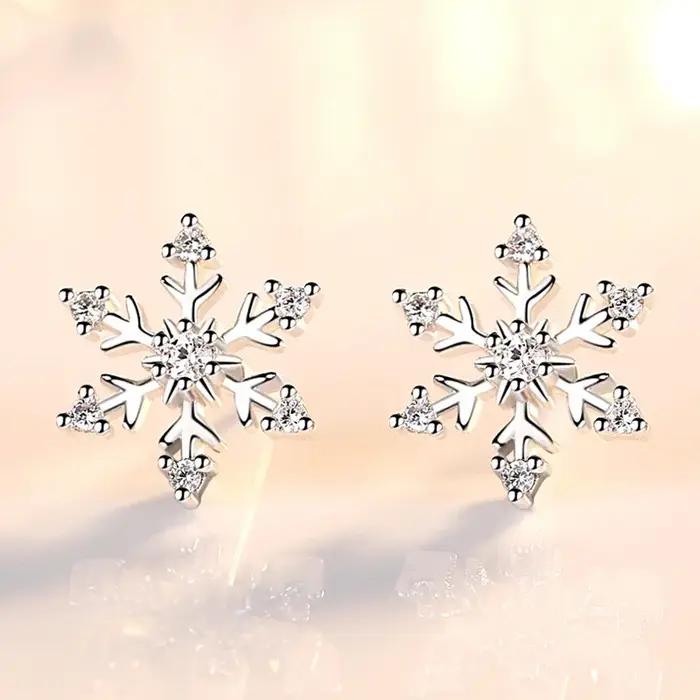Boucles d'oreilles en argent sterling 925 avec zirconies en forme de flocon de neige élégantes pour femmes occasions spéciales engagement soirée chic
