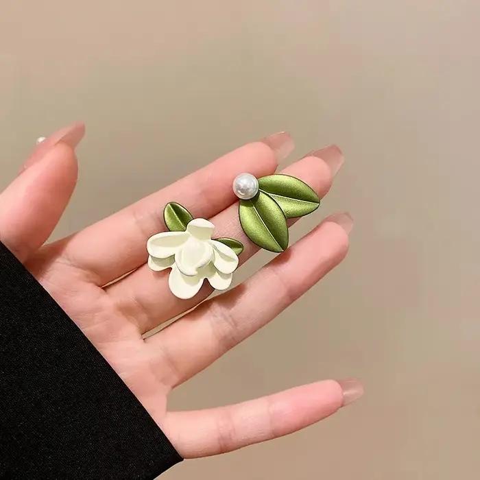 Boucles d'oreilles fleur de gardénia blanche pour femme