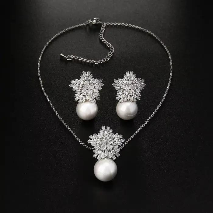 Boucles d'oreilles en zircon avec perle simulée ensemble de bijoux classique pour femmes élégantes occasions de dîner de gala