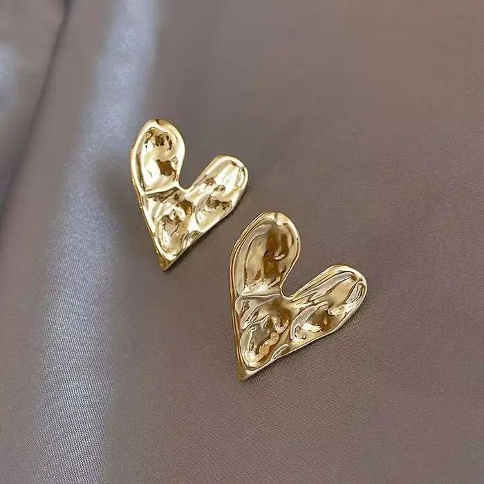 Boucles d'oreilles dorées en forme de grand cœur pour femmes, bijoux simples et exagérés, liquide pliable irrégulier, tempérament lisse et créatif, cadeau pour filles