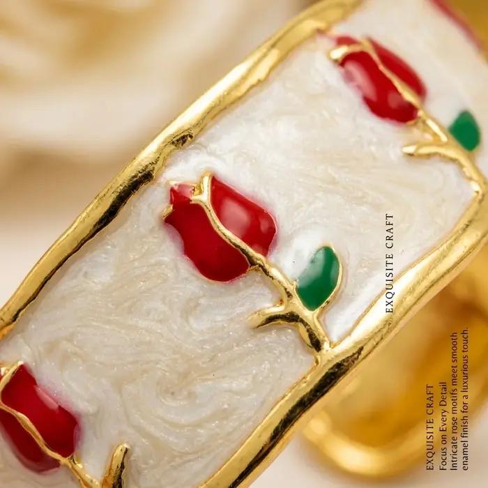 Bracelet en émail rose réglable couleur or