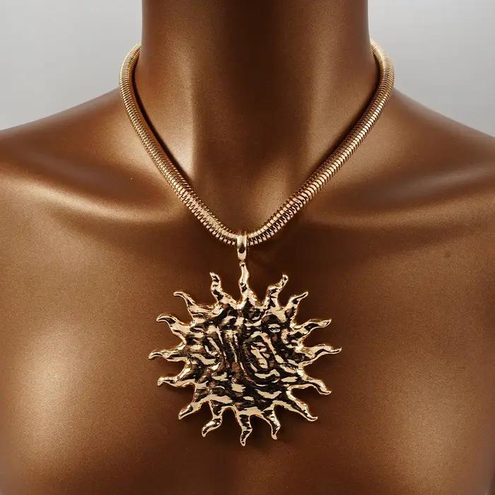 Collier pendentif soleil pour femmes