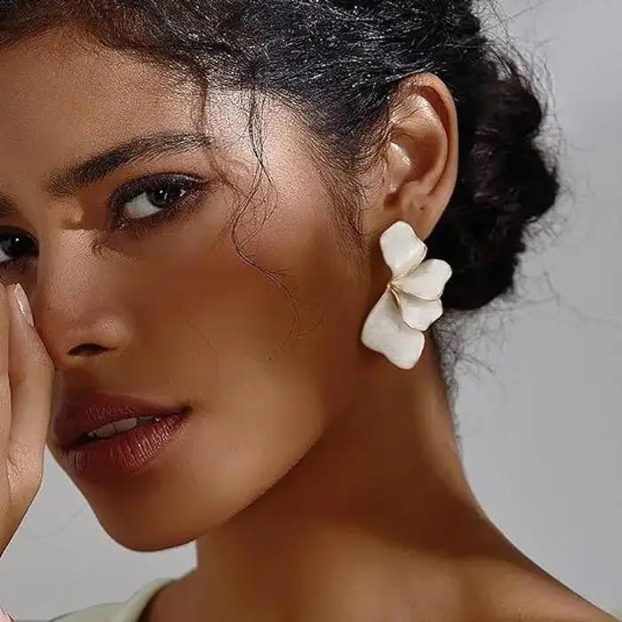Boucles d'oreilles fleuries en or 18 carats pour femme