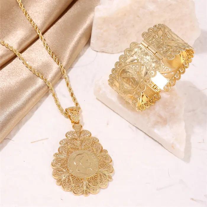 Ensemble collier et boucles d'oreilles caftan du Moyen-Orient