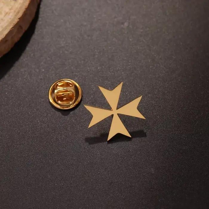 Broches croix en acier inoxydable tendance, bijoux de marque exquis unisexe pour costumes, badges et