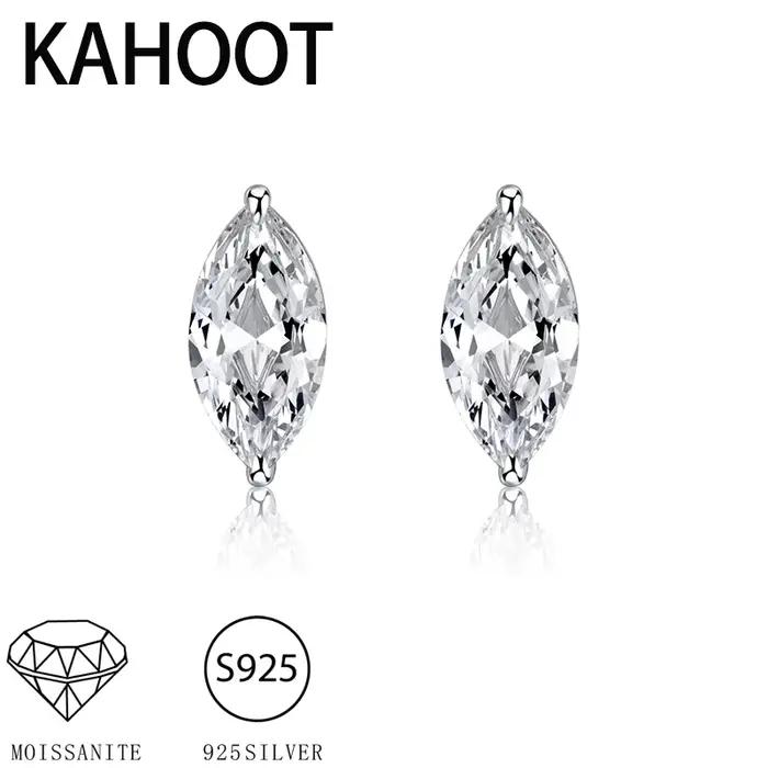 Une paire de boucles d'oreilles pour couple homme et femme en argent 925 avec moissanite marquise 1 carat