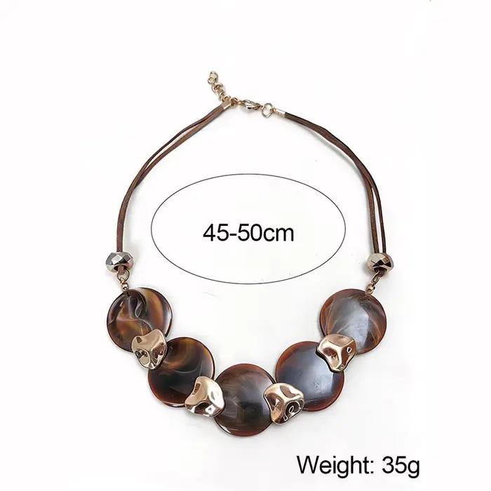 Collier bohème circulaire en acrylique avec breloques dorées pour femmes occasions spéciales usage quotidien