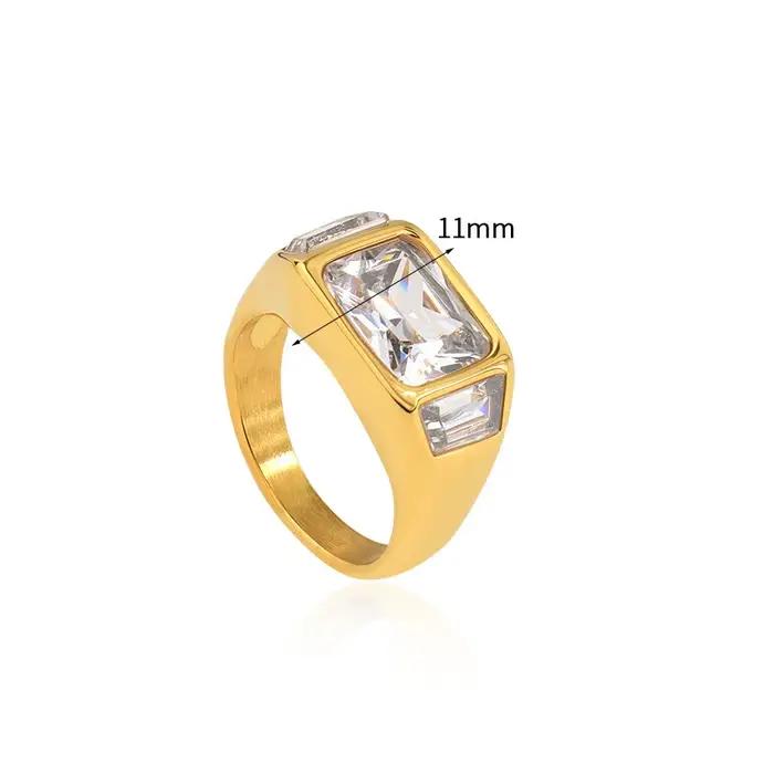 Nouvelle bague de mariage en acier inoxydable étanche plaqué or 18 carats avec zircon cubique carré blanc brillant