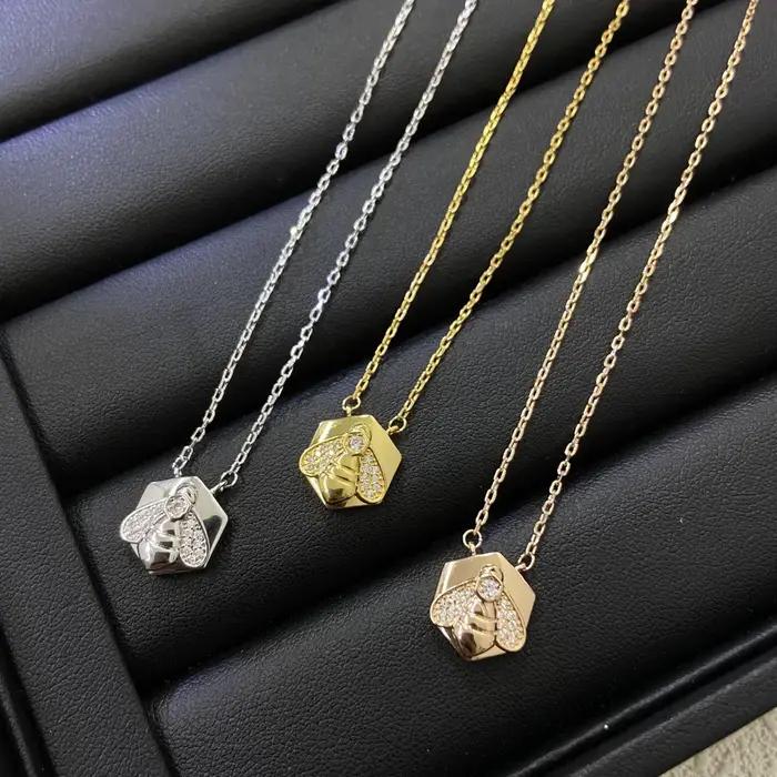 Nouveau produit tendance : collier abeille sculpté