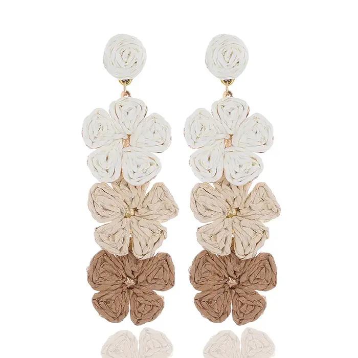 Boucles d'oreilles pendantes en forme de fleur enveloppée de paille en raphia pour femmes