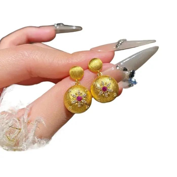 Boucles d'oreilles classiques en étoile brossée